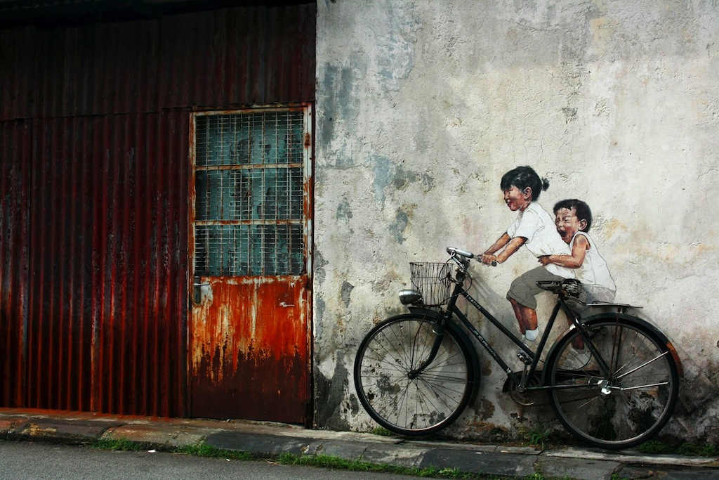 Street-Art-by-Ernest-Zacharevic-in-Penang-Malaysia-2