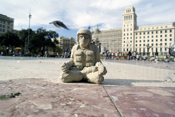 street_art_isaac_cordal_9