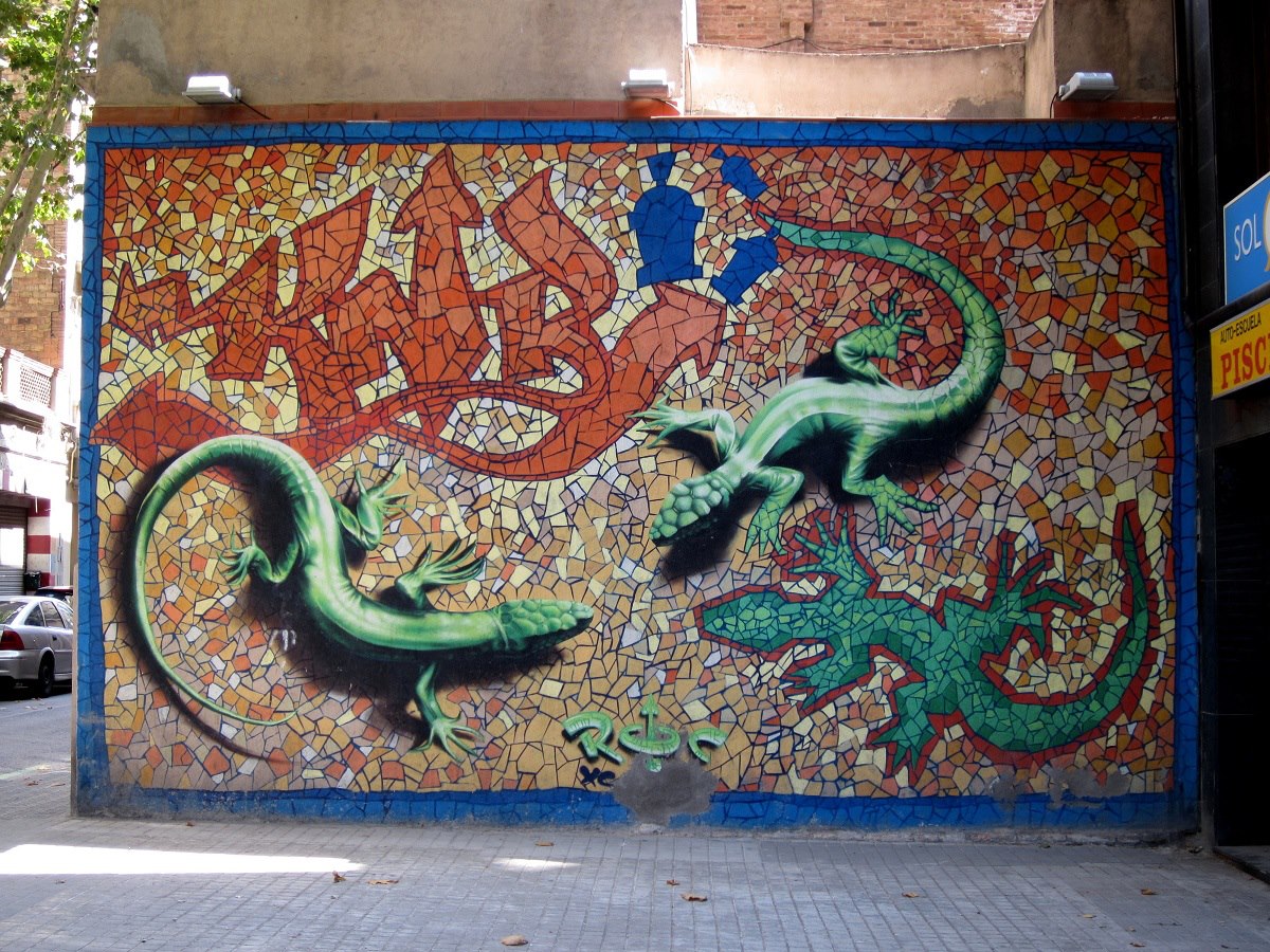 Street Art in Entença:Déu i Mata, Barcelona, Spain