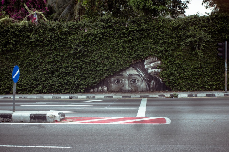 Street-Art-by-Ernest-Zacharevic-in-tribute-to-Pasha-P183.jpg